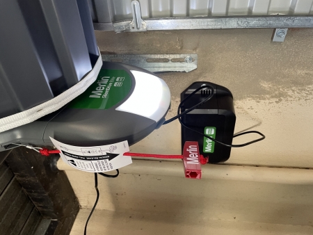 Merlin-MR855-with-battery-backup
