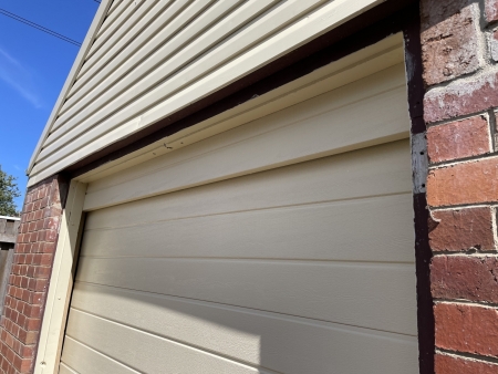 Sectional-door-with-Matching-head-panel